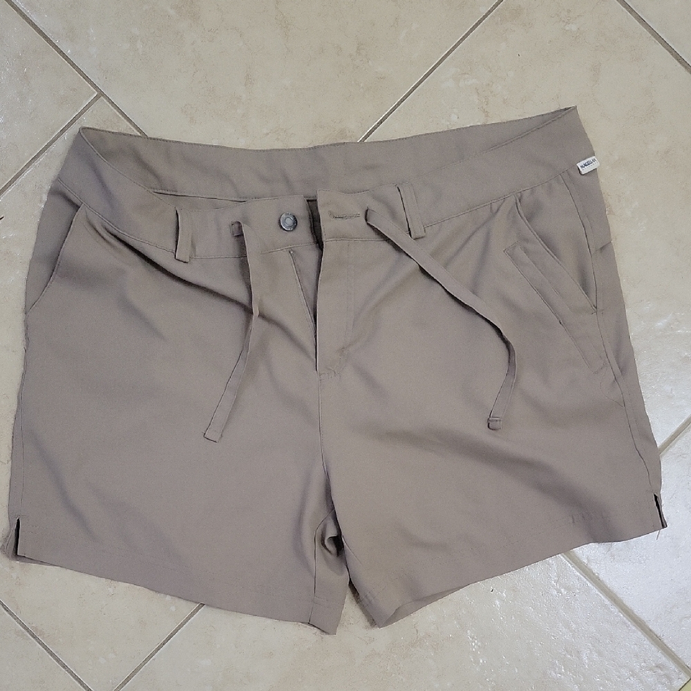 Magellan Outdoors Tan Cargo Shorts Relaxed Fit